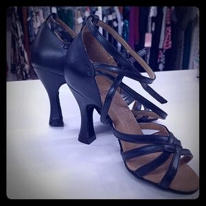 Strappy dance shoe
